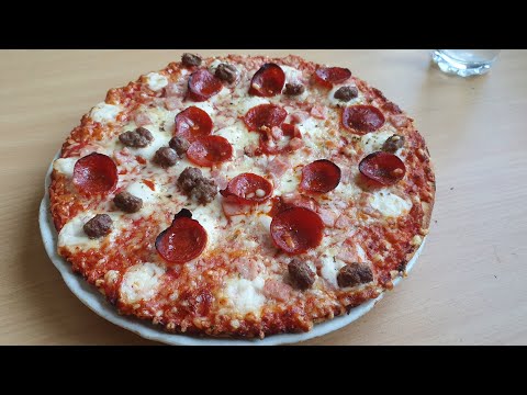 Grandiosa Full Pakke Pizza with Smoked Ham, Meatballs, Pepperoni and Sour Cream Sauce