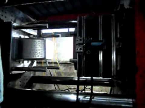 Plastic injection molding process video