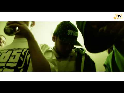 Whoa-TV: Stockholmssyndromet med Aki  I din trappuppgång (streetvideo)