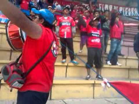 "Lokura Kapitalina 22 alentando en Potosi 22-03-2015" Barra: Lokura Kapitalina 22 &bull; Club: Universitario de Sucre