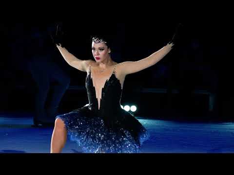 Елена Ильиных в роли Чёрного Лебедя в шоу-сказке 'Лебединое озеро' Евгения Плющенко