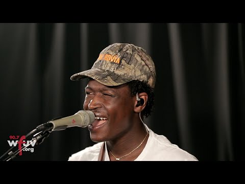Mon Rovîa - "Heavy Foot" (Live at WFUV)