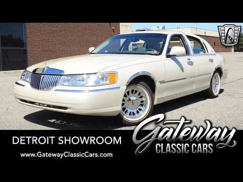 1999 Lincoln Town Car (CC-1378899) for sale in O'Fallon, Illinois