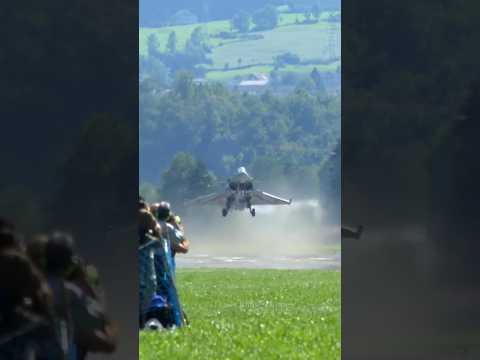 Pesawat tempur RAFALE F4 terbang