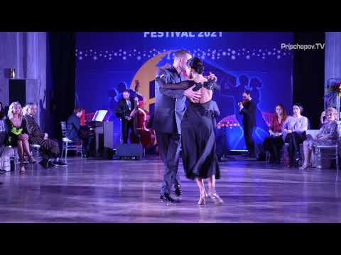  Anton Popichenko  and  Svetlana Berlin  are  dancing  to  the  tango  "  Paciencia  "  by  Solo Tango Orquesta  at  La Boca Tango Festival  in  2021