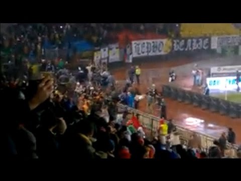 Russia Football Fight: Match stopped after clashes between rival fans