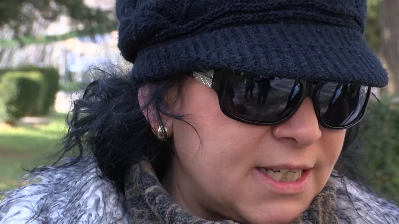 Служители за живота и условията в бежанския център в Харманли