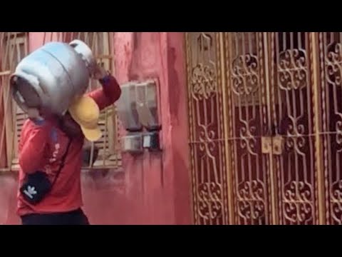 OLHA O GÁS - VENDENDO GÁS NA CASA ERRADA #pegadinhas #humor #resenhas #resenhas #rir #comedia