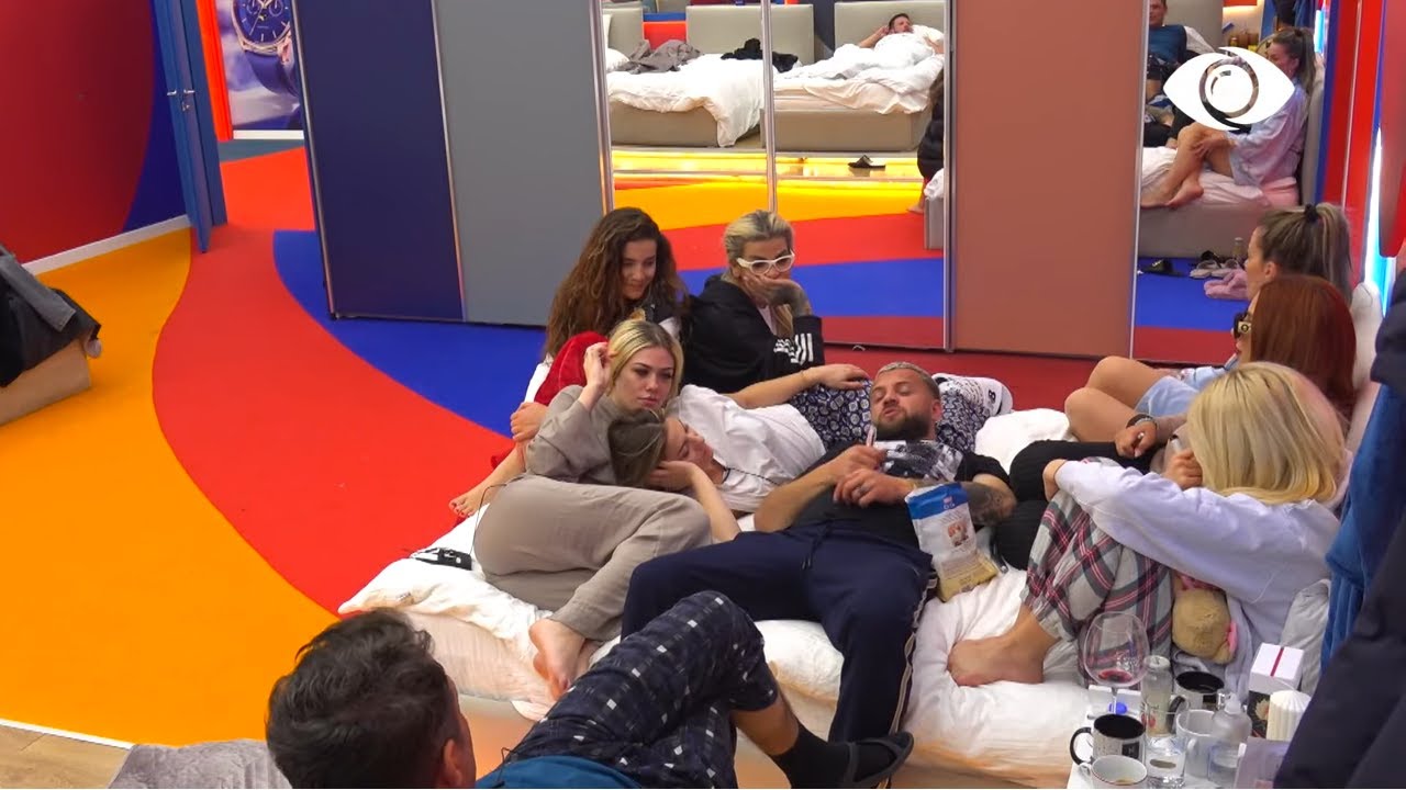 Momente Gazmore/ Luizi mes vajzave, Kiara 'xheloze'