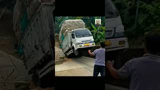 Download lagu ANOTHER TRUCK FAILS TO CLIMB THE HILL AND ROLLS OVER #extremeincline #truckrollover mp3