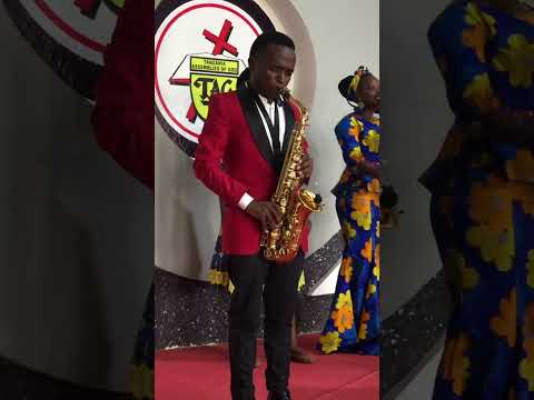 Dr. Maro (Bethlehem) akihudumu kanisani.