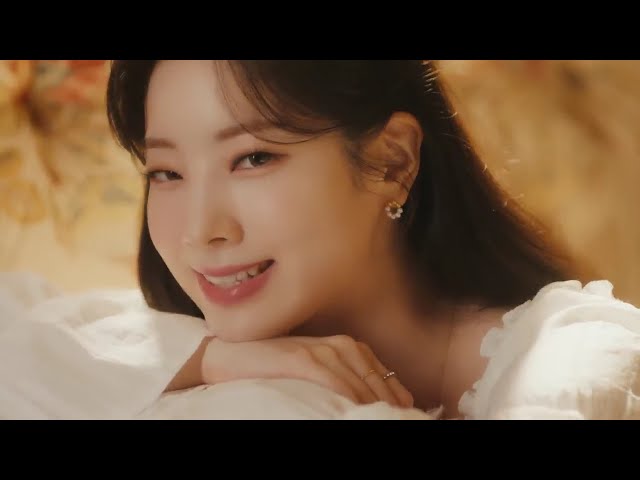 Moonlight Sunrise von Twice ((jetzt ansehen))