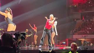 Hey Wow Yeah Yeah + Let me Entertain You - Robbie Williams (Lisboa, 27/03/23)