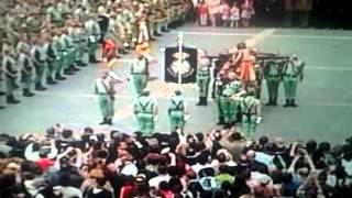 La Legión,Semana Santa 2012,cantando con el Cristo de Mena a pulso..mp4