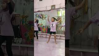 Download lagu Tari Alang Maraok by Sahiya - Sanggar Seni Mutiara Minang mp3