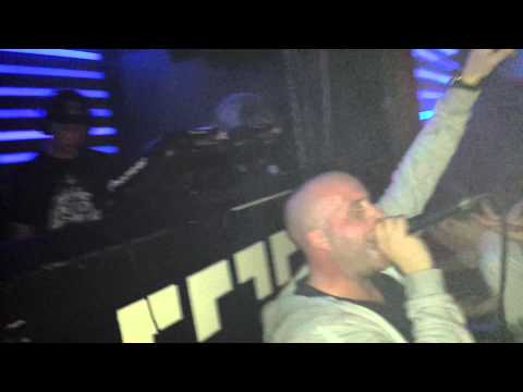 Hybrid Minds ft. Mc Tempza live @ Cafe 1001