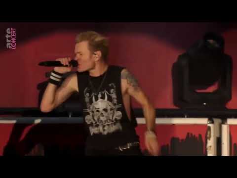 Sum 41 -"Sleep Now in the Fire" Live (Rage Against the Machine Cover)