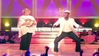 Tresor Otshudi danse le Ndombolo dans DanceFloor (TF1) avec Laurence Boccolini