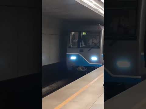 Парад поездов петербургского метрополитена