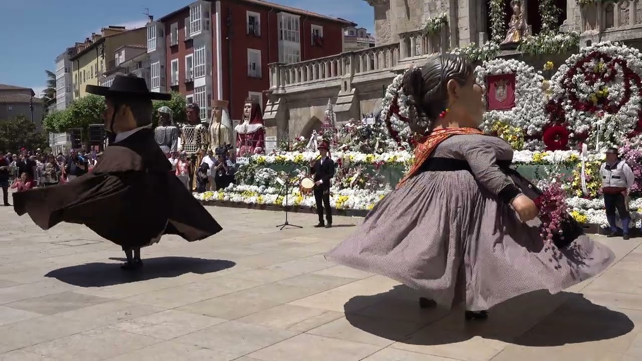 Baile de Gigantillos en la ofrenda floral - Radio Evolución Burgos