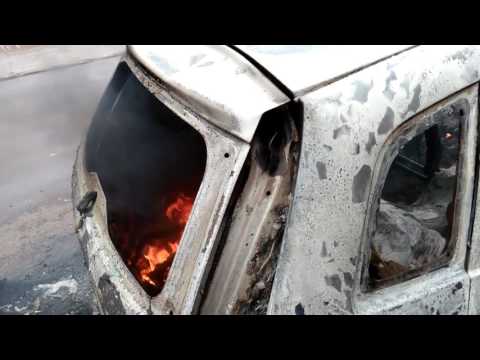 Carro pega  fogo na  rua  independencia  em  Espigão  do Oeste 27 04 17