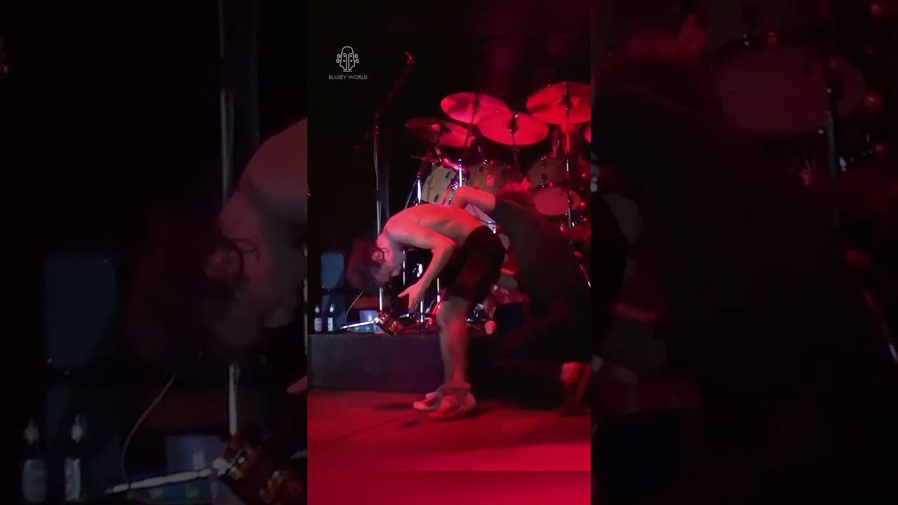 Angus Young Keeps Rocking on an Out of Tune, Strapless Guitar #shorts