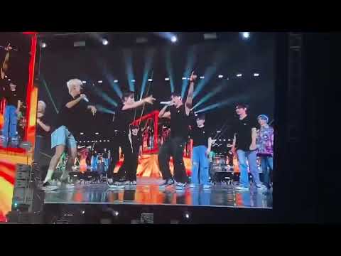 [CUT] 220924 SEVENTEEN World Tour ‘BE THE SUN’ in Jakarta Day 1 - ‘Aju Nice’ DK, Seungkwan ver