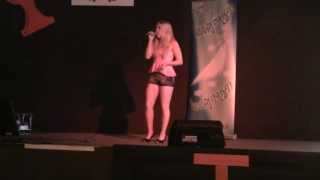 Laura Närhi - Hetken tie on kevyt  COVER by Pinja / Kisaranta LIVE