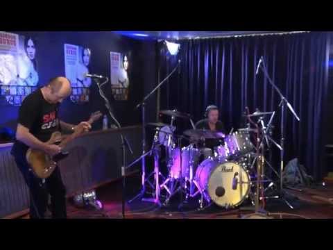 Hoodoo Gurus (Webcast) - 1000 Miles Away (20/04/2012)