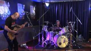 Hoodoo Gurus (Webcast) - 1000 Miles Away (20/04/2012)