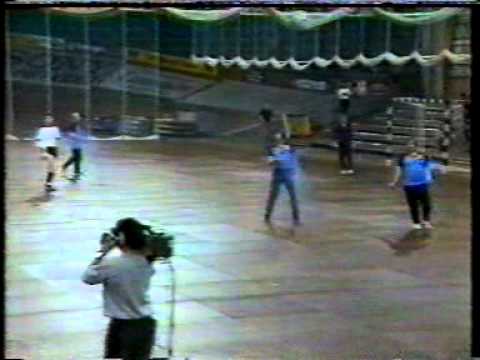 Depeche Mode jucand fotbal: Gore a evoluat fundas, Dave, accidentat, a luat loc pe banca de rezerve