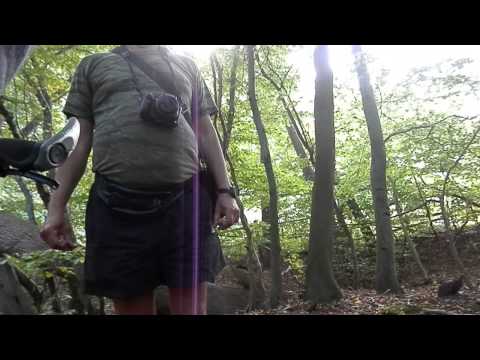 MongoTV_129 - Del 8 - Skovtur - Olsen Møder Mand På Skov Der Snakker - Nybro