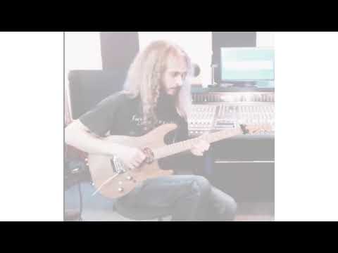 Guthrie Govan  jam on  Emotive ballad ！