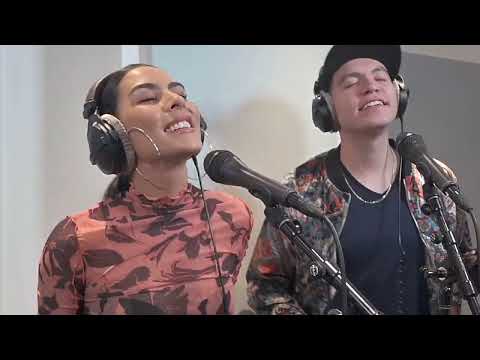 María León, Raymix - Cruda