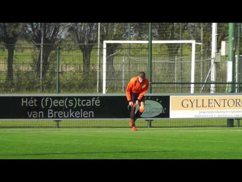 Opjestropdas.nl 22 okt 16 Kockengen 3 - VV De Meern 10 bkr 2-7 en hij trekt weer aan zijn kousen