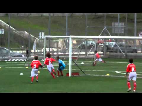 BENFICA FAVOLAS - 1ª. Parte do jogo no Estadio da Luz 13.11.2011 HD