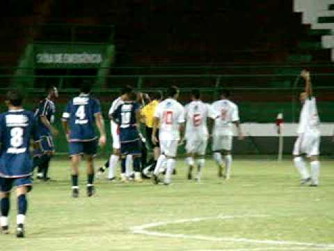 Bahia de Feira X Feirense pela segunda rodada do Baianão 2010 lance 5 expulsão.MPG