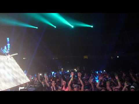 Sandro Silva Opening up with Epic live at Tramps Like Us Festival in San Diego day 2 9.2.12