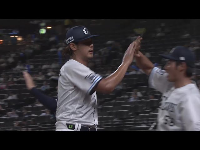 【7回表】グラブを叩いて喜ぶ!! ライオンズ・高橋光成 7回7奪三振1失点の好投!! 2025年7月10日 埼玉西武ライオンズ 対 東北楽天ゴールデンイーグルス