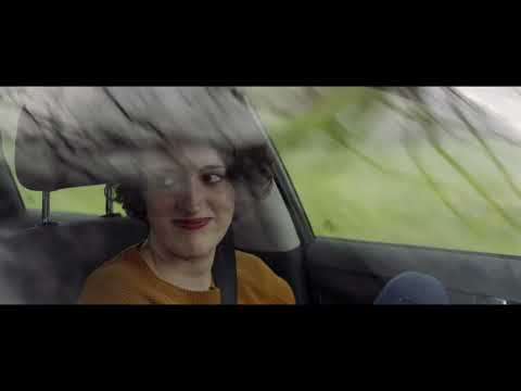 Fleabag S01E04 - Grindr lesbian app - don't make this fun