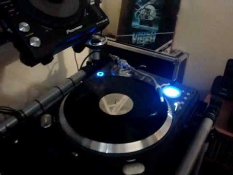 Mixagens no Vinyl - UB40 & Afrika Bambaataa X Video com Sandro Moraes