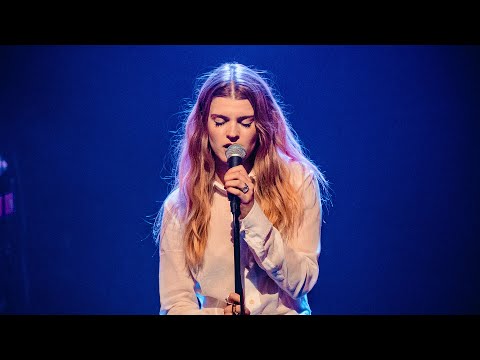 Emma Bale viert de liefde met 'You're still the one' | Ik vraag het aan