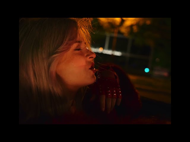 Lilith aus Deutschland mit 'Bus Fahren' (jetzt ansehen!) | DeutschRap!
