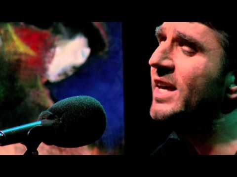 Orwell acoustic (Jérôme Didelot) performing Ian McNabb's Camaraderie