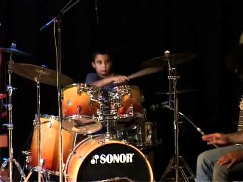 קטע מתוך קונצרט דראמר 2010 - אור