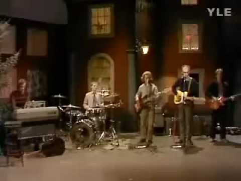 Tuomari Nurmio & Viides Kolonna: Hän On Täällä Tänään (live 1979)