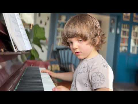 Gavriil tries Tchaikovsky's "At the Church" - "В церкви" Чайковского - Гаврилушка пробует разучивать