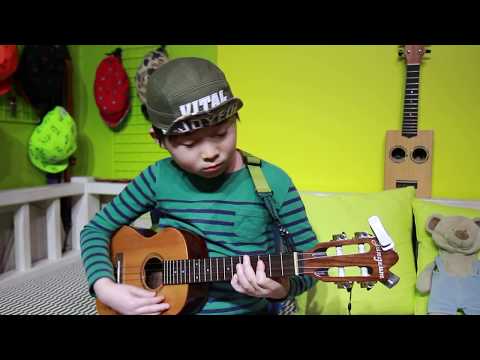 ★ Look!! ★ Incredible 8-year-old Boy Sean Ukulele Playing (While my guitar gently weeps)
