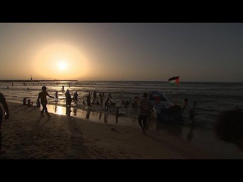 Familien in Gaza zieht es an den Strand
