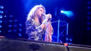 Paulina Rubio &quot;Melodia de tu alma&quot; LIVE.